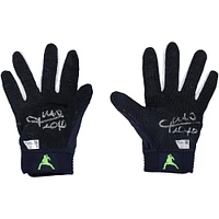 V106832 Gants de frappeur Under Armour bleu marine autographiés par Juan Soto des Yankees de New York lors du match contre les Dodgers de Los Angeles le 30 octobre 2024. 22 Juan Soto AUTGU GLOVE 45733 AUTGMUEQU GUBBGL1378