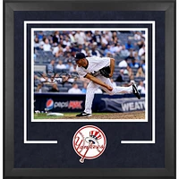 Mariano Rivera New York Yankees Deluxe encadrée autographiée 16" x 20" photo de pitch avec inscription ''HOF 2019''