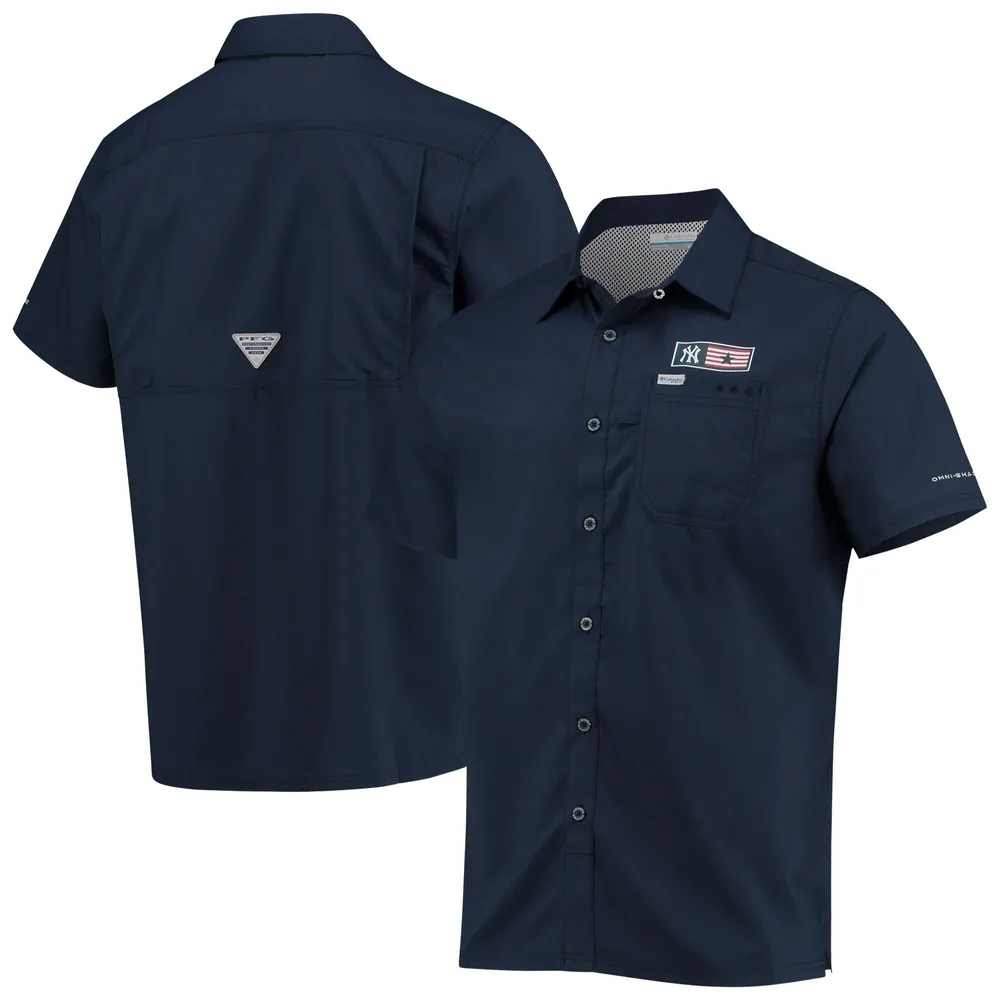 Columbia Men's Columbia PFG Navy Michigan Wolverines Slack Tide Camp  Button-Up Shirt