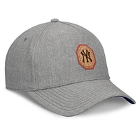 Casquette ajustable en forme de A avec patch en liège et éléments signatures des Yankees de New York pour hommes Fanatics Grey