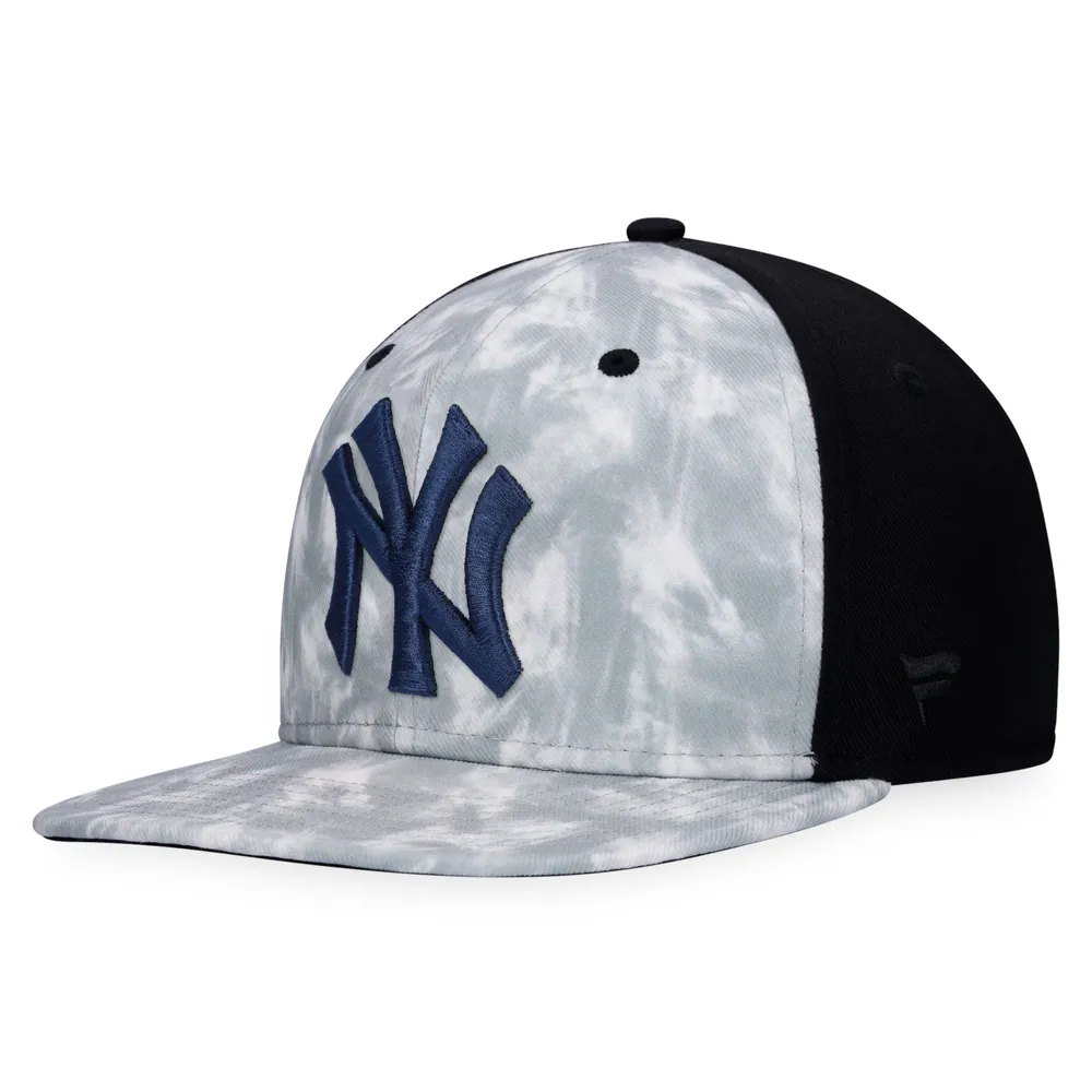 Men's Majestic Gray New York Yankees Smoke Dye Snapback Hat