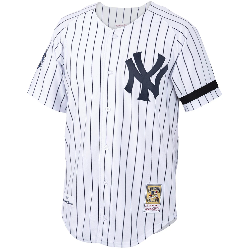 Maillot authentique Mitchell & Ness Mariano Rivera pour hommes, blanc/bleu marine, New York Yankees Home 2000 Cooperstown Collection