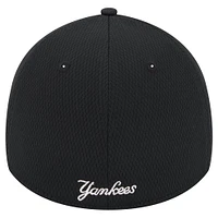 Men's New Era Black York Yankees Active Dash Mark 39THIRTY Flex Hat