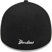 Men's New Era Black York Yankees Logo 39THIRTY Flex Hat