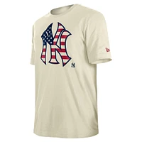 T-shirt crème New Era pour hommes des York Yankees Americana Flag Fill