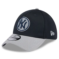 Men's New Era Gray/Navy York Yankees 2025 Batting Practice 39THIRTY Flex Hat