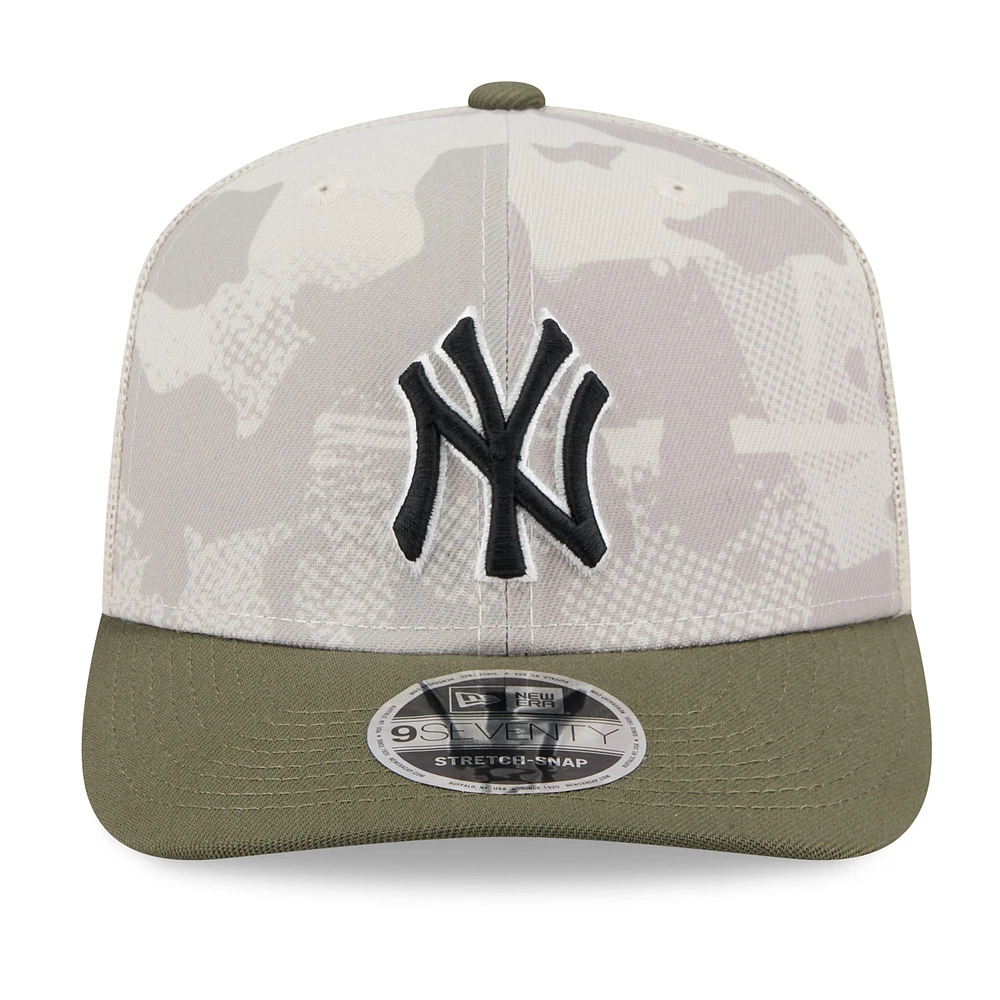 Men's New Era Light Beige/Olive New York Yankees 2025 Armed Forces Day 9SEVENTY Stretch-Snap Hat