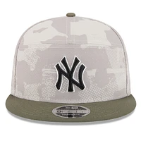 Men's New Era Light Beige/Olive New York Yankees 2025 Armed Forces Day Split Panel 9FIFTY Snapback Hat