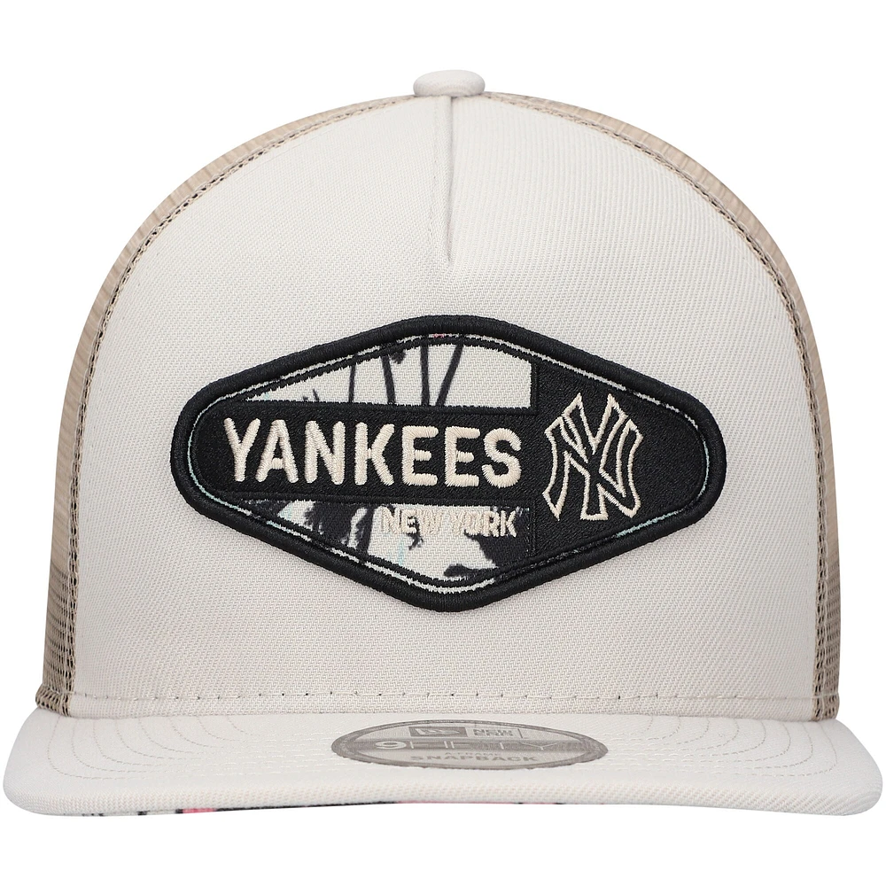 Casquette New Era Natural New York Yankees Retro Beachin' Patch A-Frame Trucker 9FIFTY Snapback pour homme