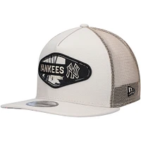 Casquette New Era Natural New York Yankees Retro Beachin' Patch A-Frame Trucker 9FIFTY Snapback pour homme