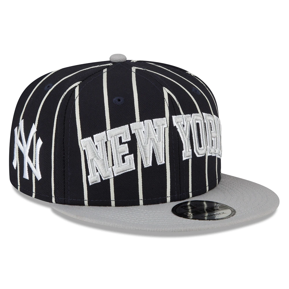 Casquette Snapback New York Yankees City Arch 9FIFTY New Era bleu marine/gris pour homme