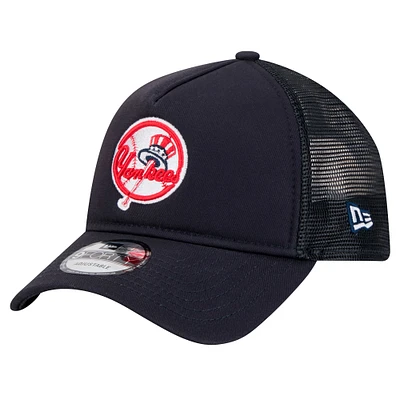 Casquette ajustable New Era 9FORTY A-Frame Trucker bleu marine pour homme des New York Yankees