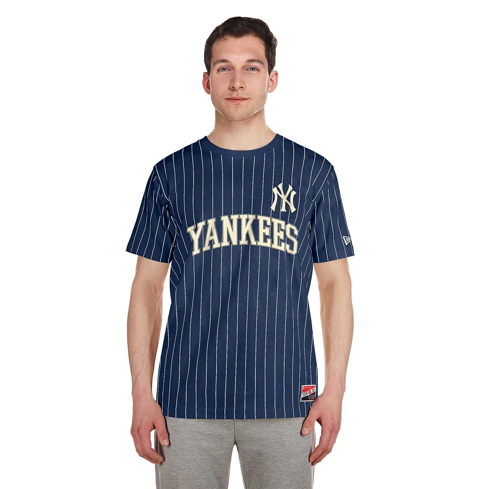T-shirt New Era bleu marine à rayures rétro des Yankees de York pour homme