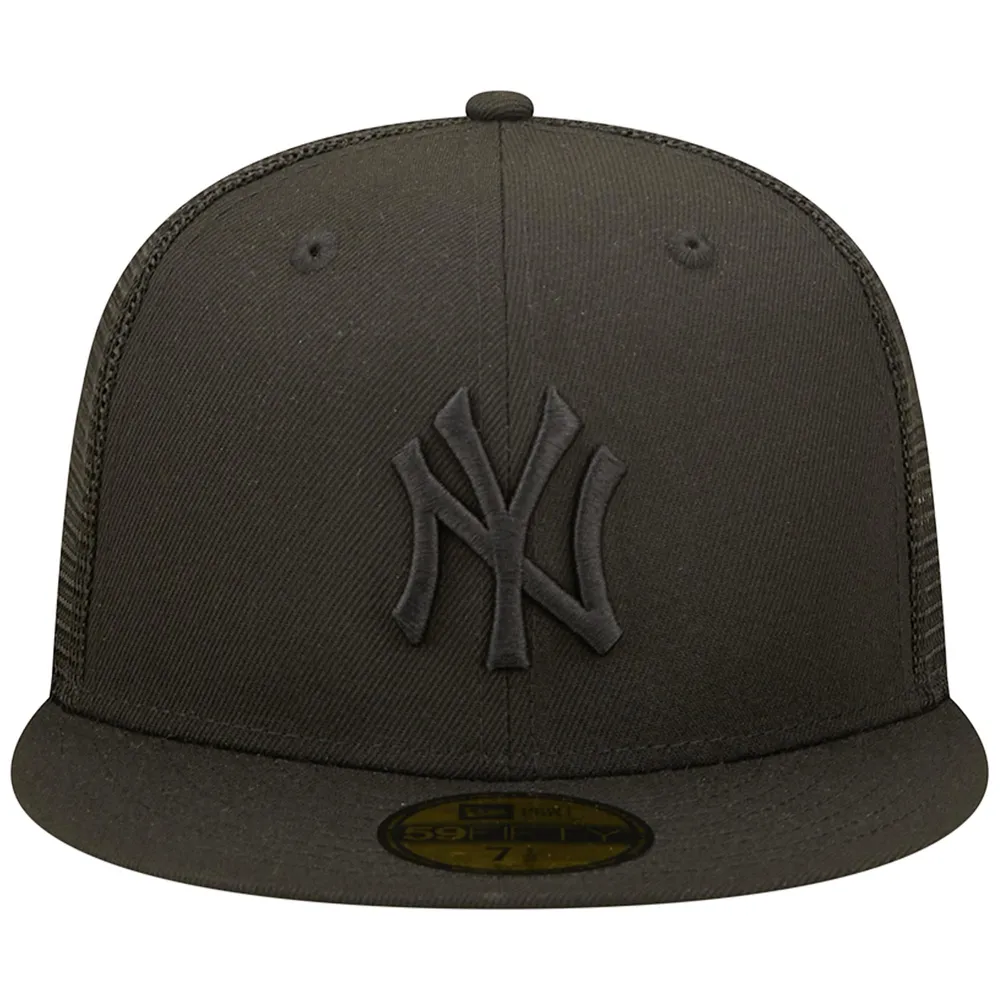 Men's New Era York Yankees Blackout Trucker 59FIFTY Fitted Hat