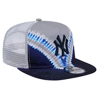 Casquette ajustable New Era New York Yankees Tie-Dye Golfer Trucker pour homme