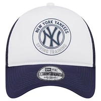 Casquette réglable New Era New York Yankees Spring Training Circle Foam A-Frame 9FORTY Trucker pour hommes, blanc/bleu marine