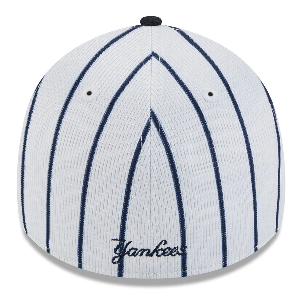 Men's New Era White York Yankees 2025 Spring Training 39THIRTY Flex Hat