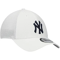 Men's New Era White York Yankees REPREVE Neo 39THIRTY Flex Hat