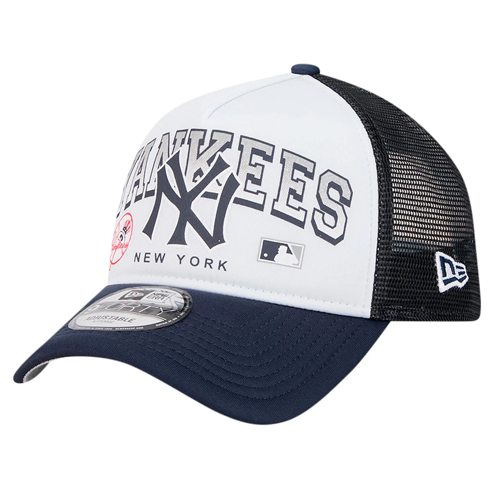 Casquette ajustable New Era New York Yankees Retro Wordmark 9FORTY A-Frame Trucker pour homme blanche