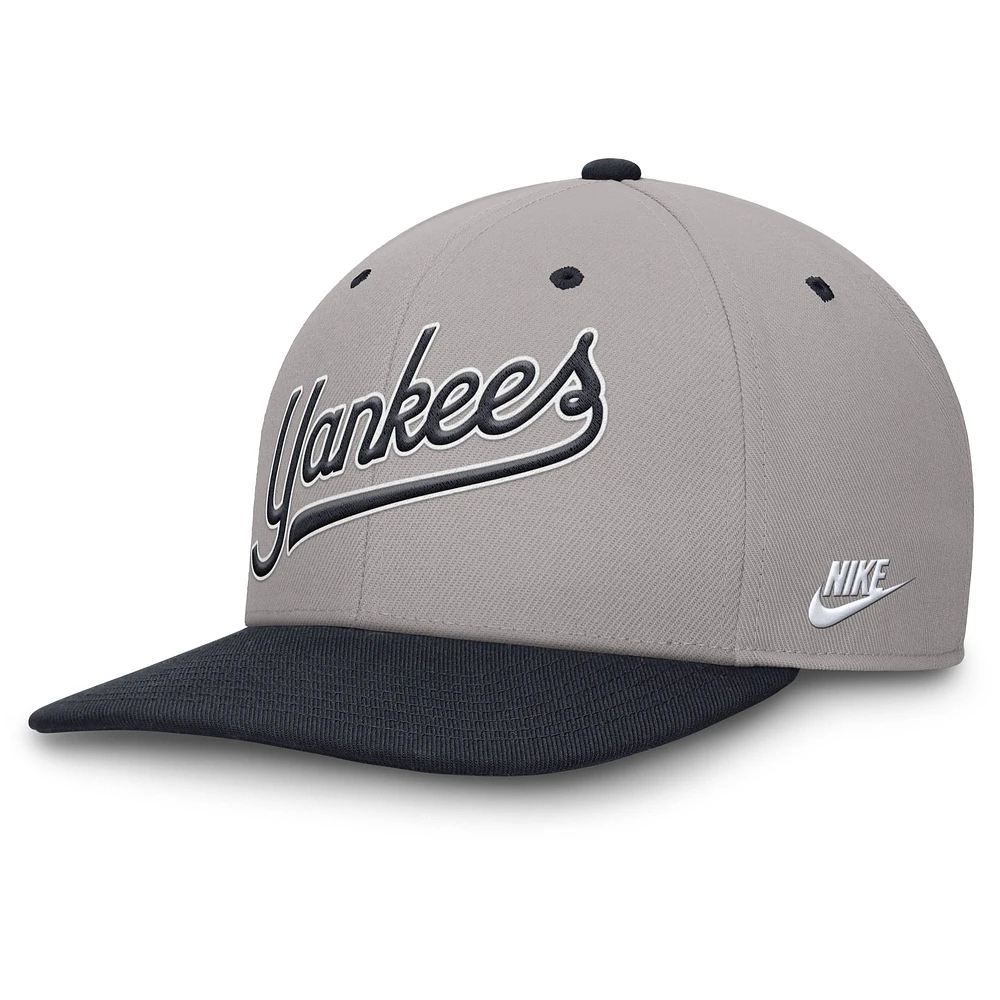 Casquette Nike Pro Performance Snapback pour homme, gris/bleu marine, collection Cooperstown des Yankees de New York