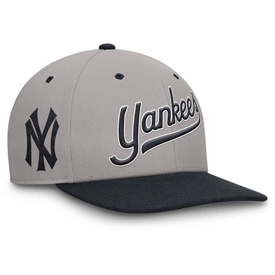 Casquette Nike Pro Performance Snapback pour homme, gris/bleu marine, collection Cooperstown des Yankees de New York