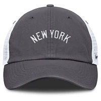 Casquette de camionneur ajustable Nike New York Yankees grise pour homme