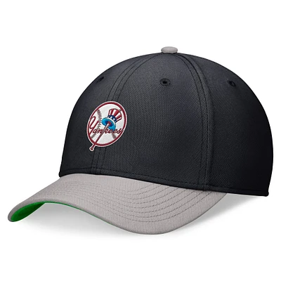 Casquette de performance Rewind Swooshflex Nike pour hommes, New York Yankees Cooperstown Collection, bleu marine/gris