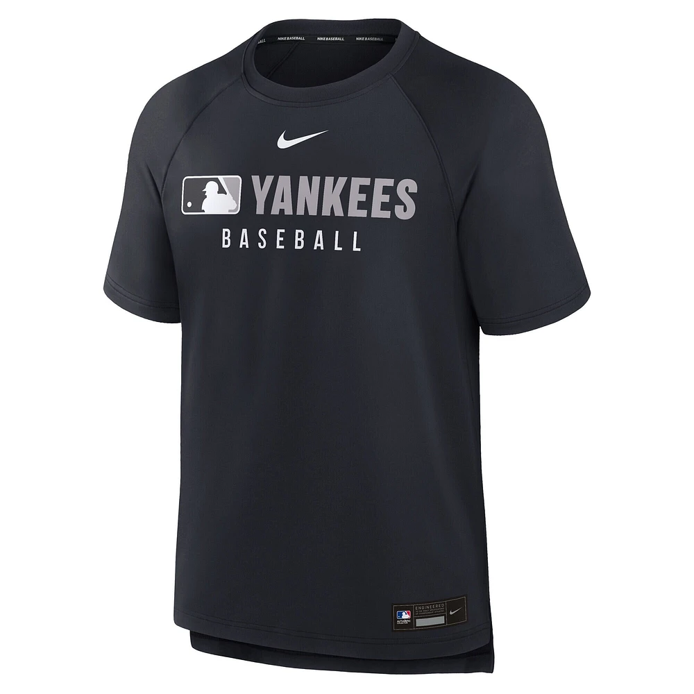 T-shirt Nike bleu marine pour homme, collection authentique des Yankees de New York, coupe raglan, performance d'avant-match