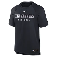 T-shirt Nike bleu marine pour homme, collection authentique des Yankees de New York, coupe raglan, performance d'avant-match