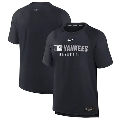 T-shirt Nike bleu marine pour homme, collection authentique des Yankees de New York, coupe raglan, performance d'avant-match