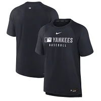 T-shirt Nike bleu marine pour homme, collection authentique des Yankees de New York, coupe raglan, performance d'avant-match