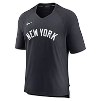 T-shirt à col en V Nike Navy New York Yankees Authentic Collection Pregame Raglan Performance pour homme