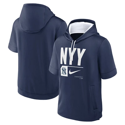 Sweat à capuche manches courtes Nike New York Yankees Tri Code Lockup pour homme bleu marine