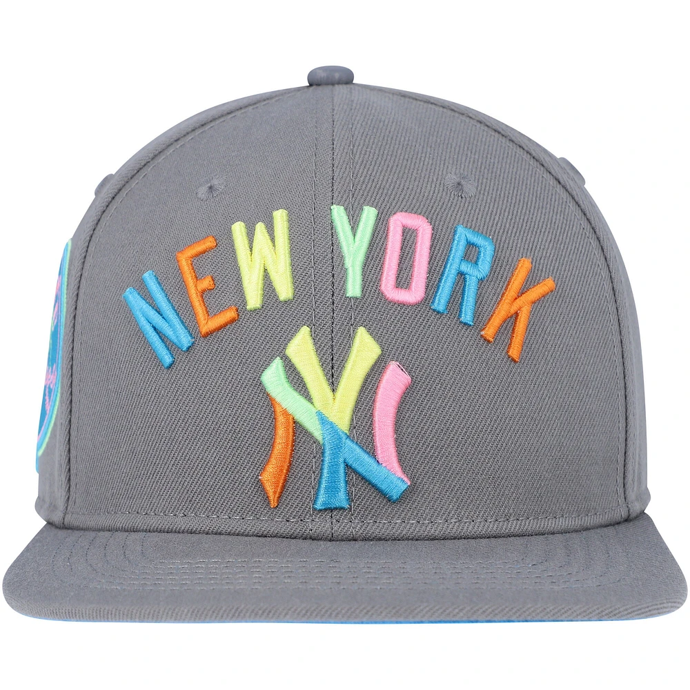 Casquette Snapback New York Yankees Pro Standard grise délavée pour homme