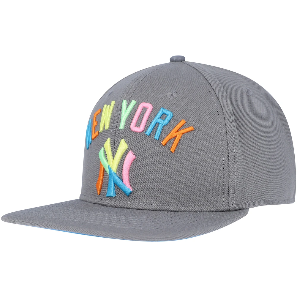 Casquette Snapback New York Yankees Pro Standard grise délavée pour homme