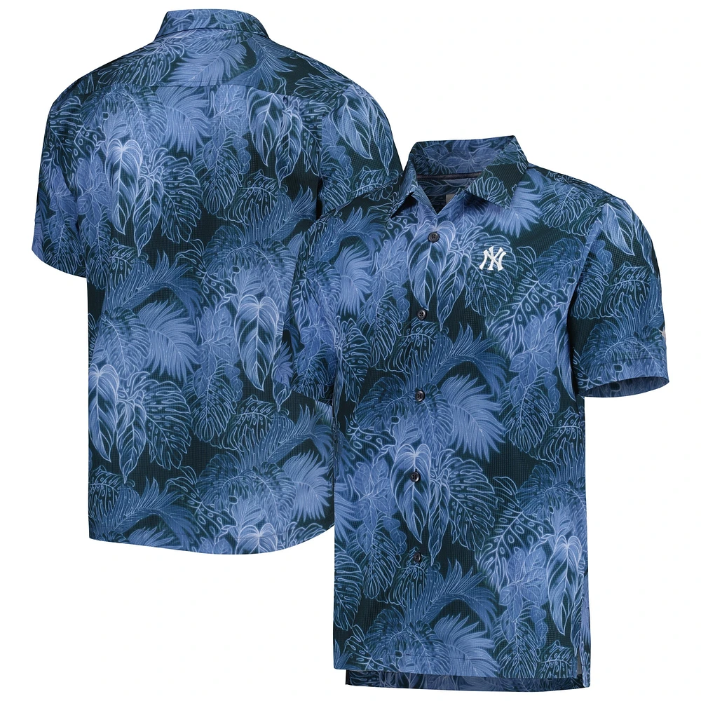 Chemise de camp boutonnée pour homme Tommy Bahama Blue New York Yankees Coast Luminescent Fronds IslandZone