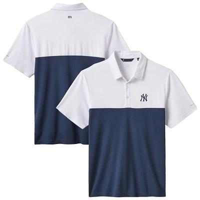 Polo TravisMathew blanc/bleu marine pour homme, motif Home Run Leader des Yankees de New York