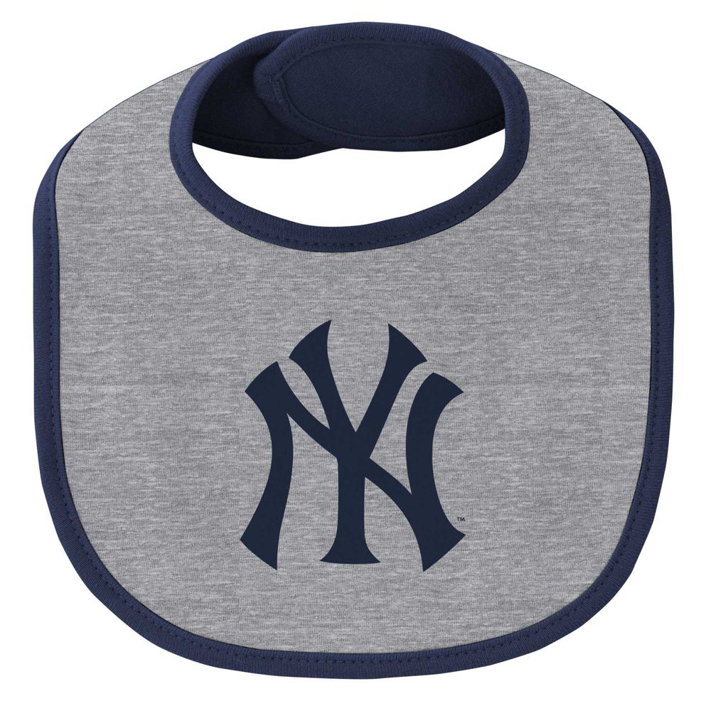 New York Yankees Newborn & Infant Bib and Shoe Gift Set