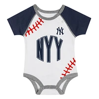 Newborn & Infant New York Yankees Tied Up Bodysuit, Bib Bootie Set