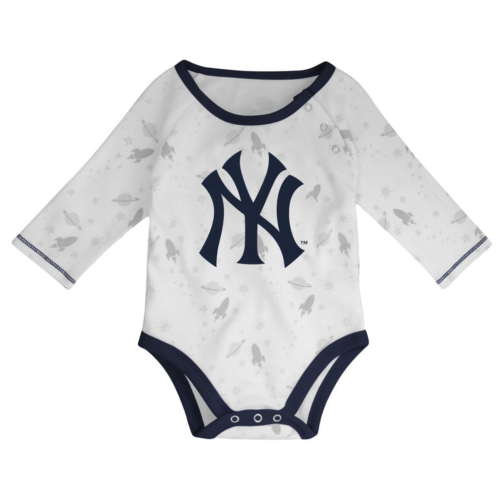 Newborn & Infant White/Navy New York Yankees Three-Piece Dream Team - Hat Bodysuit Pants Set