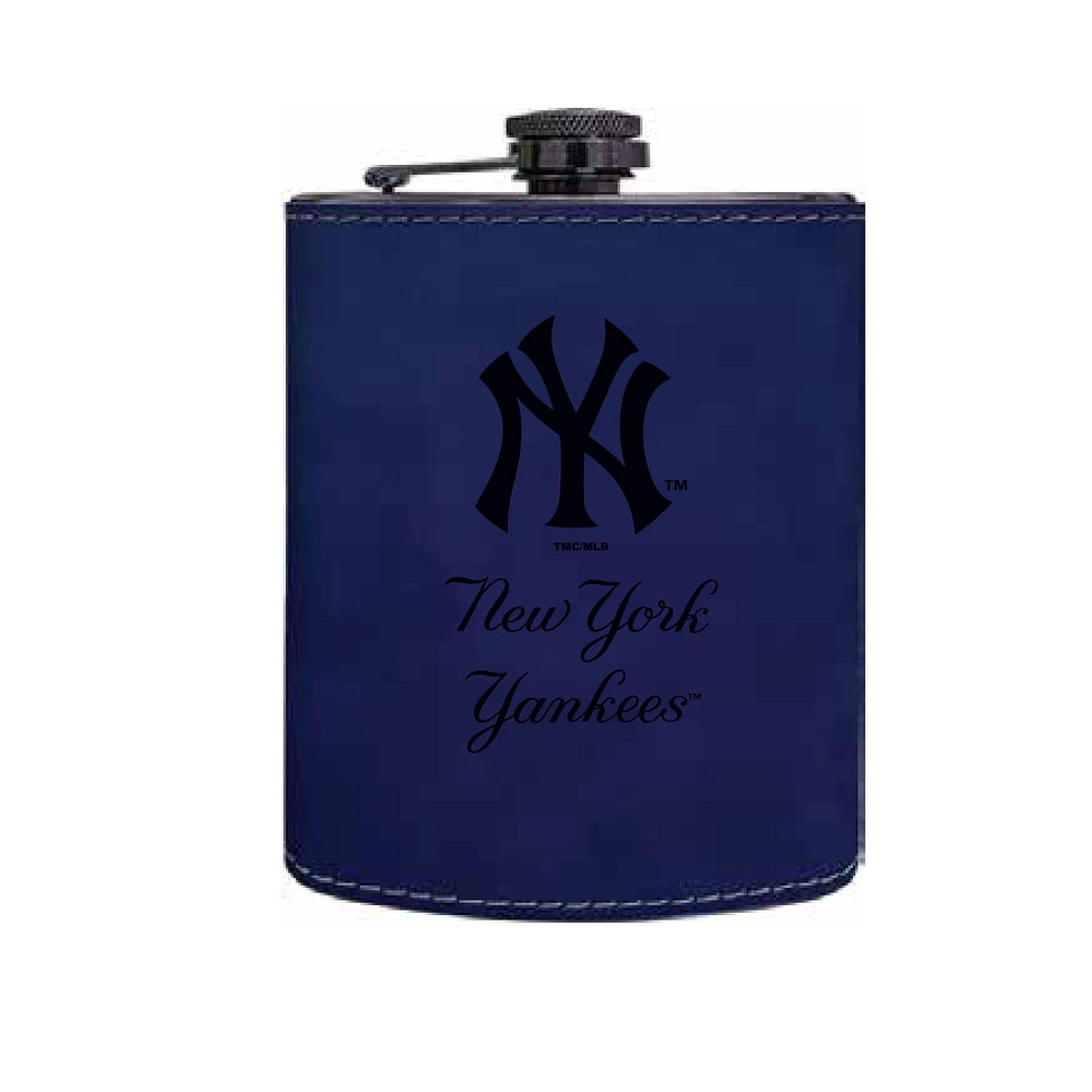 Ensemble de trois flasques en cuir de 227 ml et de verres à liqueur de 60 ml des Yankees de New York de The Memory Company