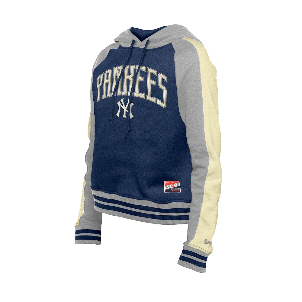 Women's New Era  Navy New York Yankees Throwback Cropped Raglan Pullover Hoodie