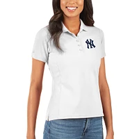 Polo piqué Legacy des Yankees de New York blanc Antigua pour femme