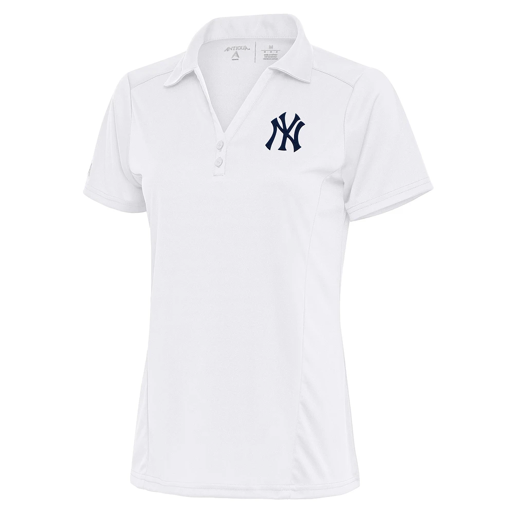Women's Antigua White New York Yankees Logo Tribute Polo