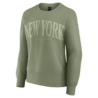 Women's Fanatics Green New York Yankees Elements Flow Pullover Sweatshirt