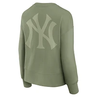 Women's Fanatics Green New York Yankees Elements Flow Pullover Sweatshirt