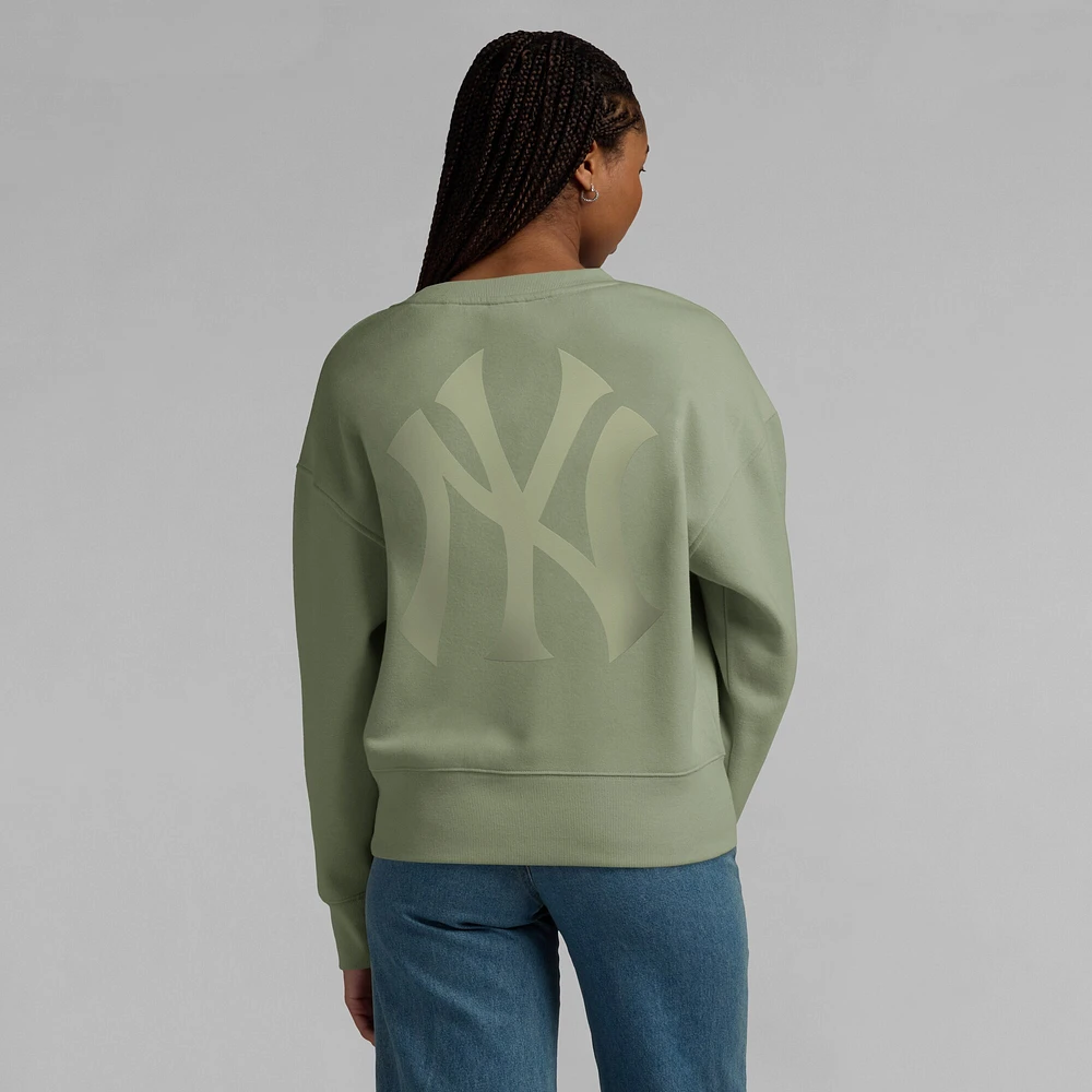 Women's Fanatics Green New York Yankees Elements Flow Pullover Sweatshirt