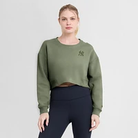 Sweat-shirt court Fanatics Olive New York Yankees Studio pour femme