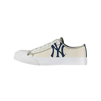 Chaussures basses en toile crème FOCO New York Yankees pour femmes