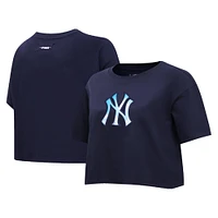 T-shirt court Pro Standard Navy New York Yankees Painted Sky Boxy pour femmes